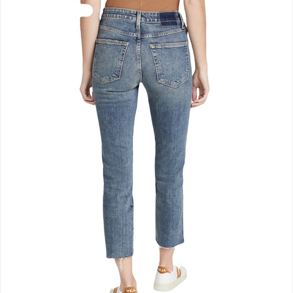 AMO
Chloe Crop Raw Hem Jeans - Picture 3 of 13